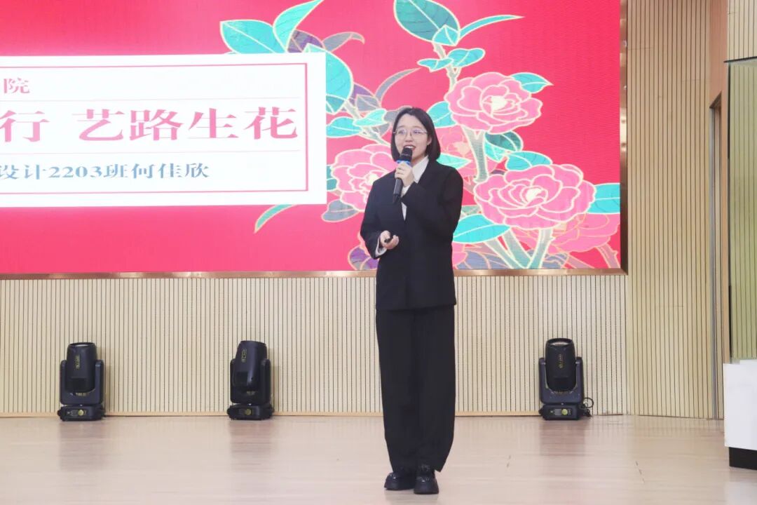 何佳欣.JPG