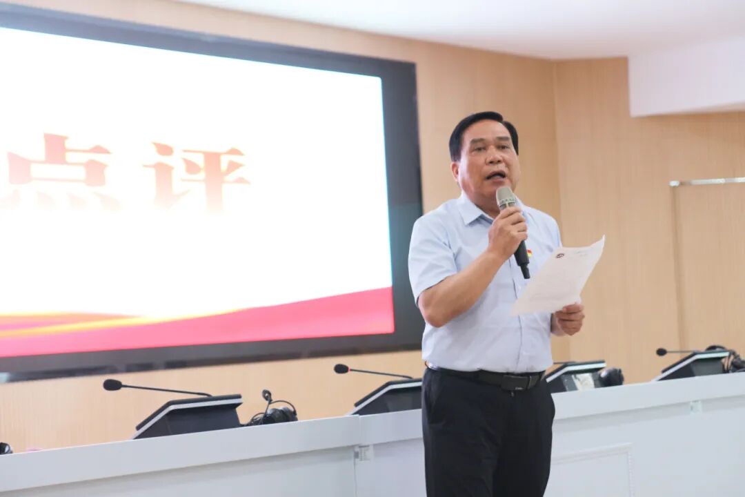 评委点评.jpg