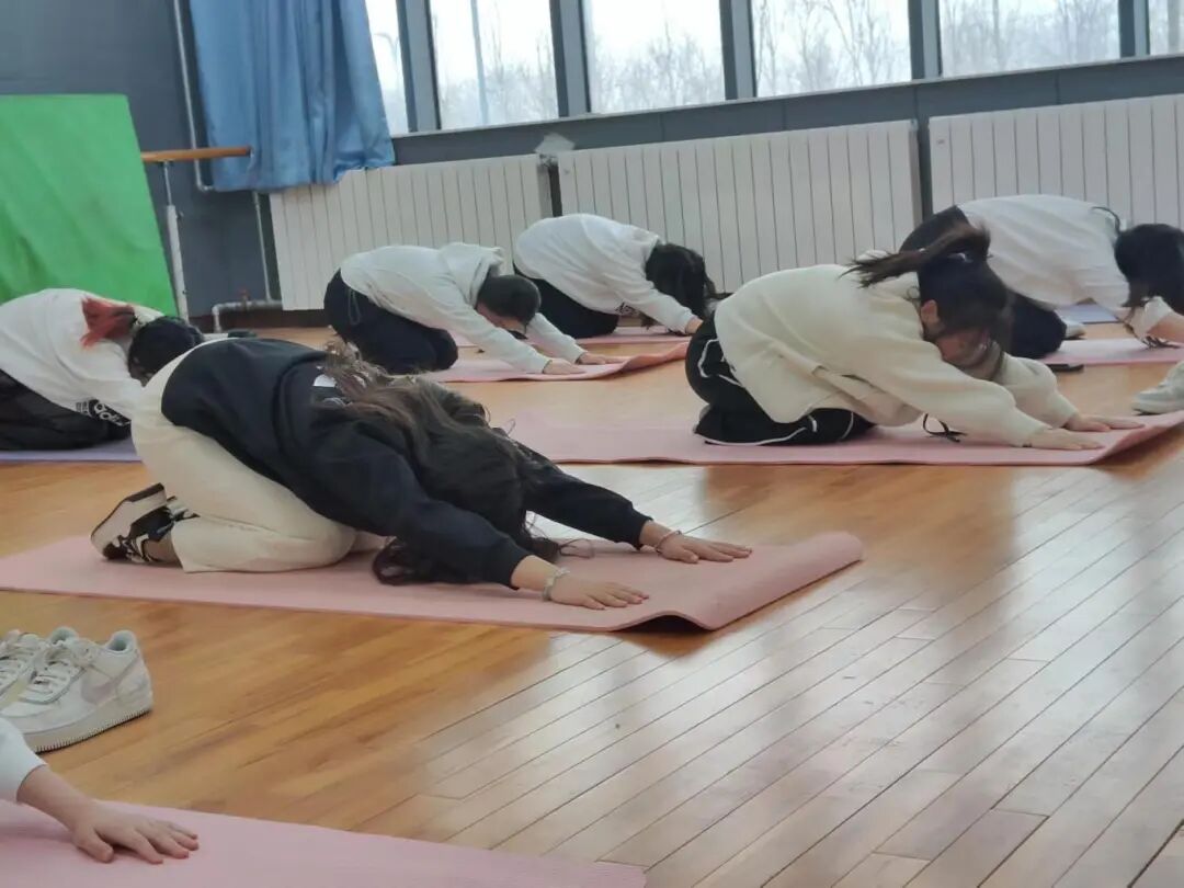 巾帼展英姿筑梦新时代我校开展三八妇女节系列活动