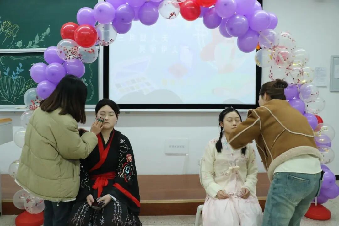 巾帼展英姿筑梦新时代我校开展三八妇女节系列活动