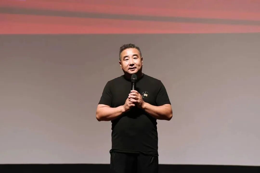 《情系山乡》导演田冠军致辞△ 《情系山乡》主创团队和观众见面