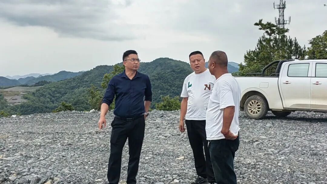 78786月11日(周二),镇党委书记余启望携镇党政办,农业服务中心到