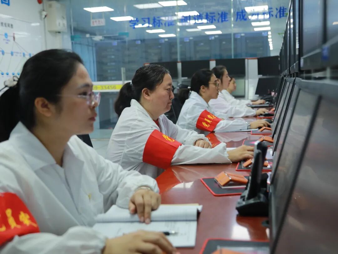 医用钳子怎么拿曾经钳子都拿不稳的她，成了广西光缆接续女冠军｜新时代·宁铁十大杰出青年_https://www.jmylbn.com_新闻资讯_第13张