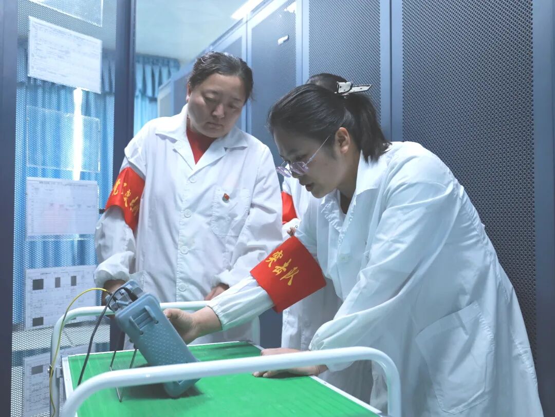 医用钳子怎么拿曾经钳子都拿不稳的她，成了广西光缆接续女冠军｜新时代·宁铁十大杰出青年_https://www.jmylbn.com_新闻资讯_第14张