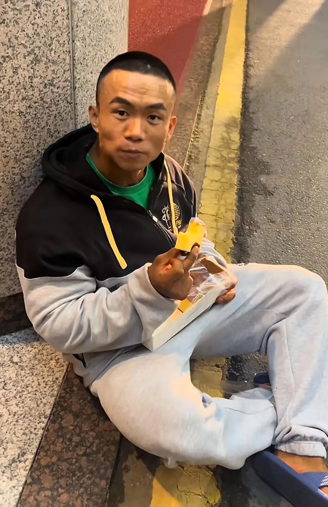 健美高飞女朋侪
（健美界先辈
高老师）