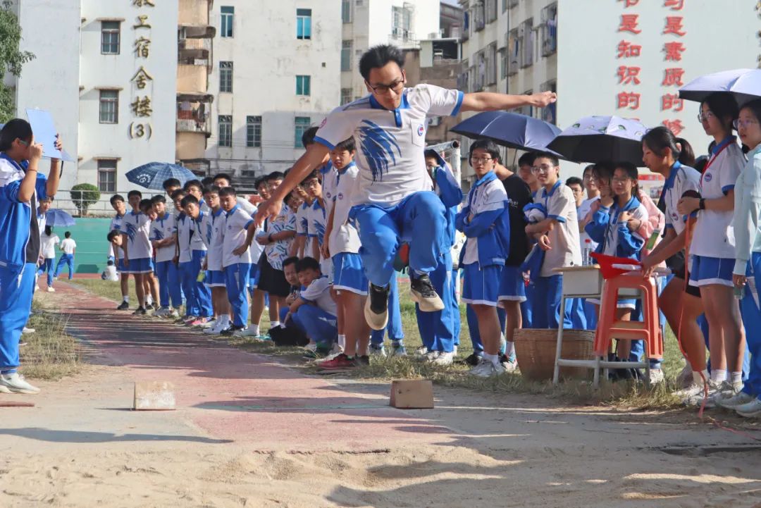 燃青春激情，扬体育精神 ——2023年高州四中校运会暨高州市中小学生田径运动会、高州市“市长杯”足球赛颁奖大会
