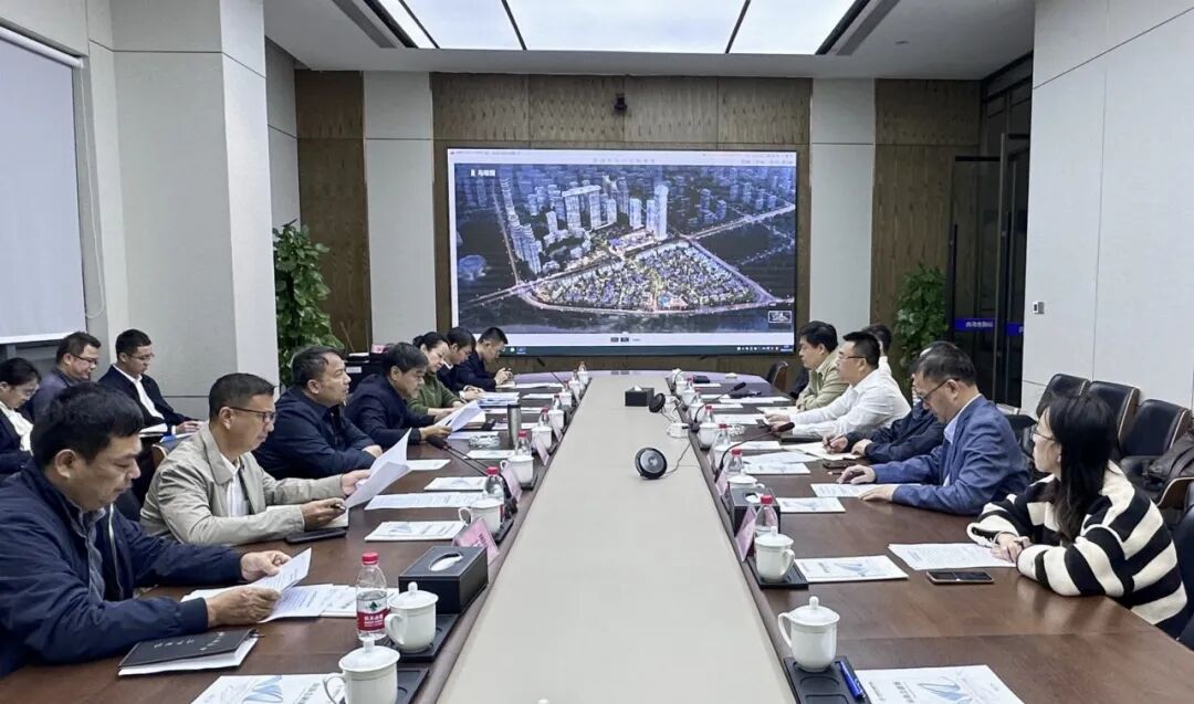 北海市人大常委会主任刘志明率队到向海金融城座谈