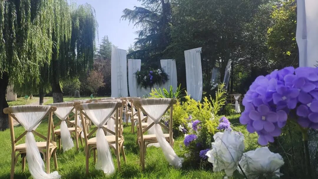 妈妈亲手打造的草坪婚礼,这个九月非同一般：晴日草坪映婚典，吾心满溢喜与安