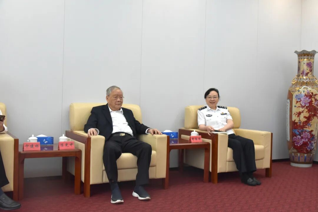 陈光中先生对获奖的同学表示热烈的祝贺,对中国人民公安大学表示由衷