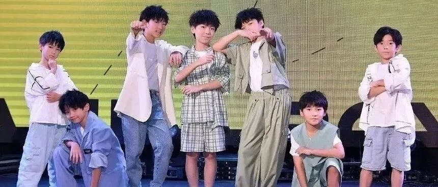 平均年龄8岁！这个男团刚出道就被批，网友：作业写完了吗？