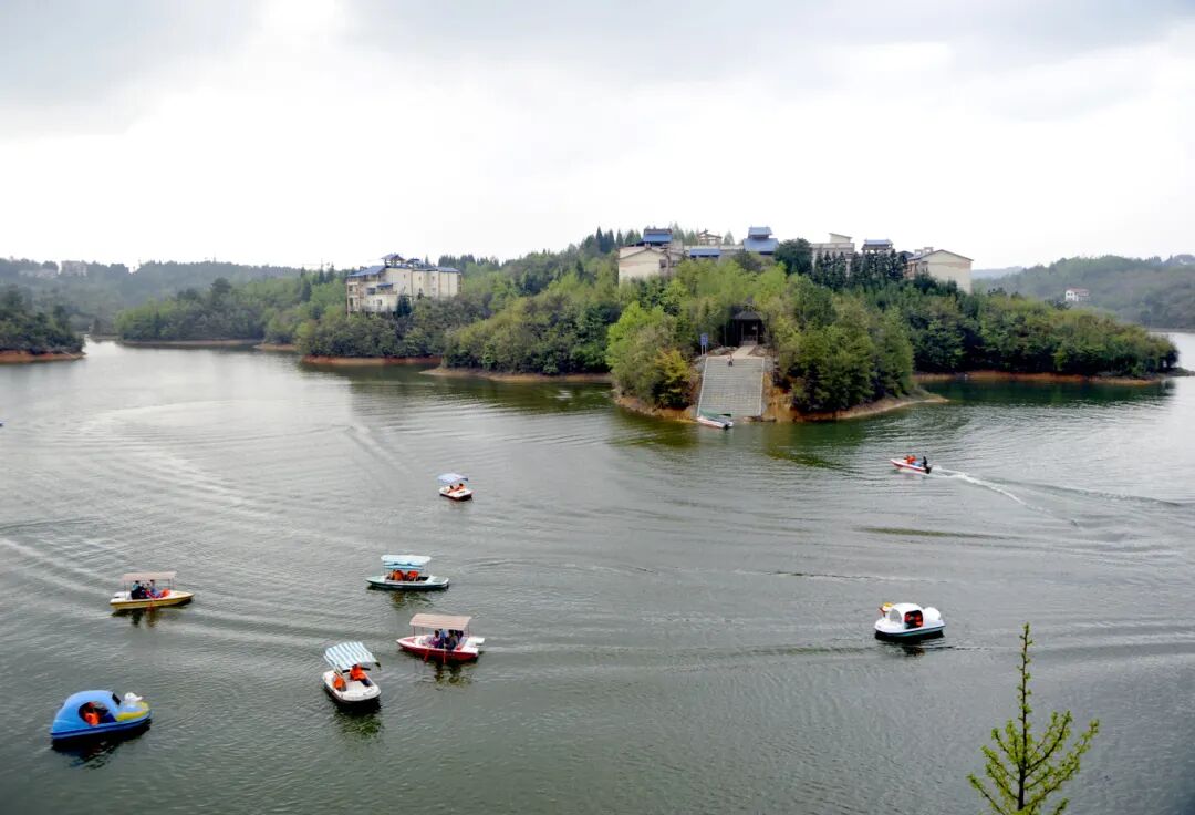 月亮湖-袁志强  (3).JPG