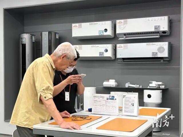 契合群众对优质家居体验的需求，一些智能家电卖场呈现出良好的销售态势。