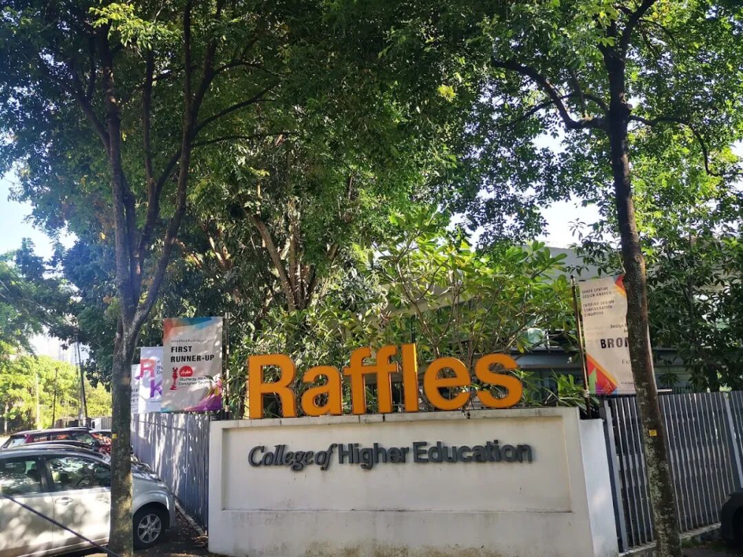 新加坡莱佛士音乐学院(srmc)创立于2001年,是一所以培养未来音乐演奏