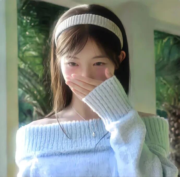 捂嘴氛围感女生头像