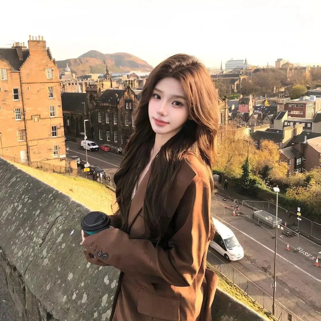 喝咖啡气质女生头像