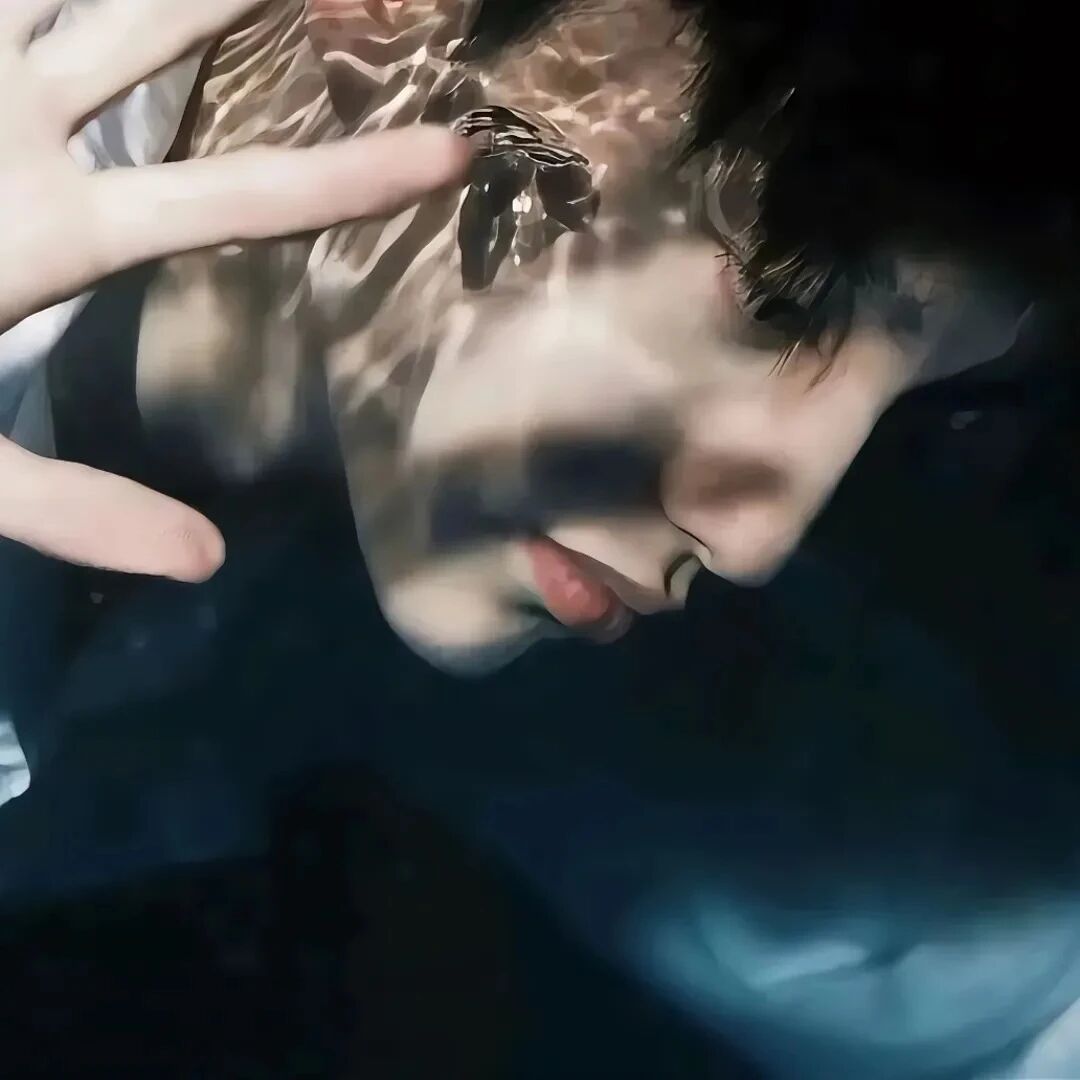 氛围感侧脸男生头像