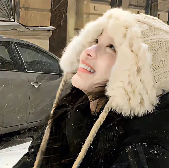 冬天爱笑甜妹侧脸女生头像