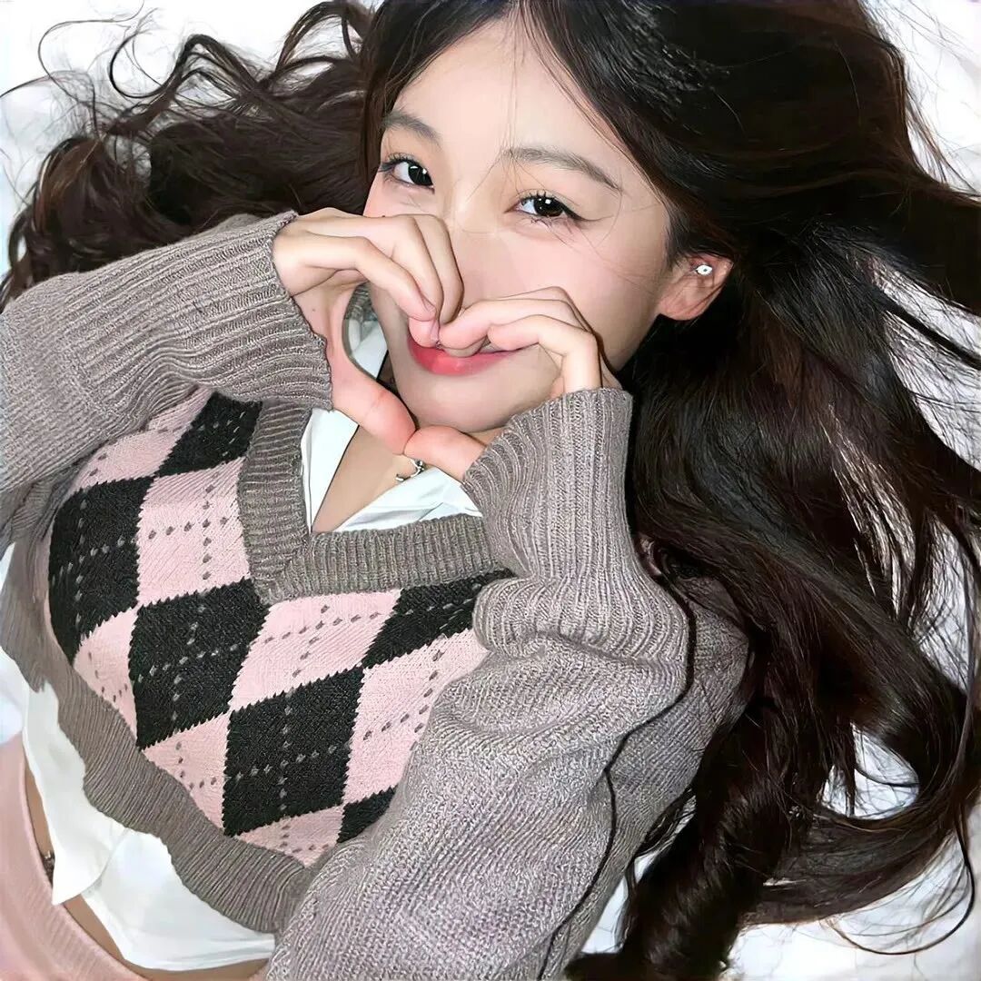 比心甜妹女生头像