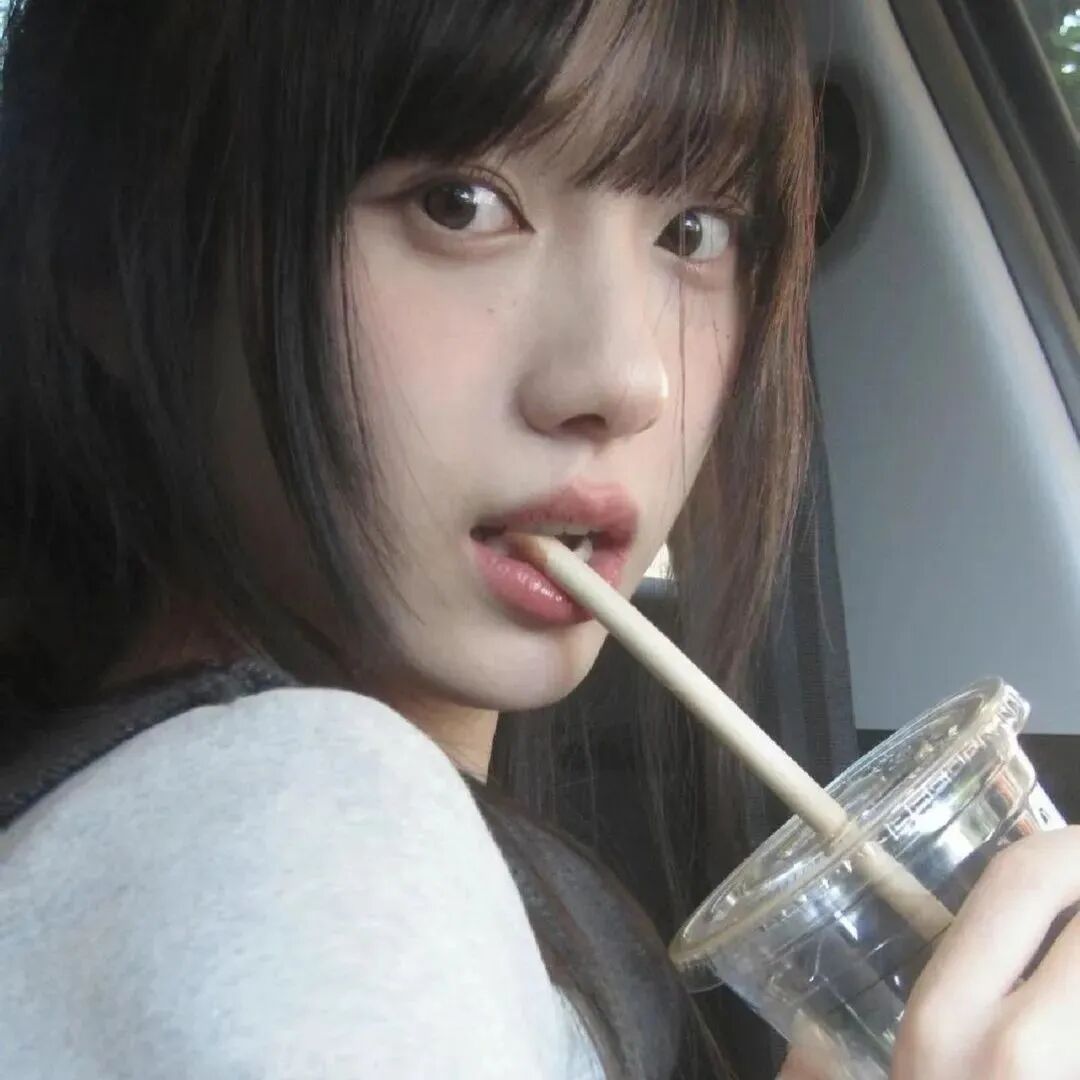 喝奶茶甜妹女生头像