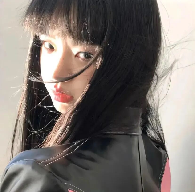 甜酷光感女生头像