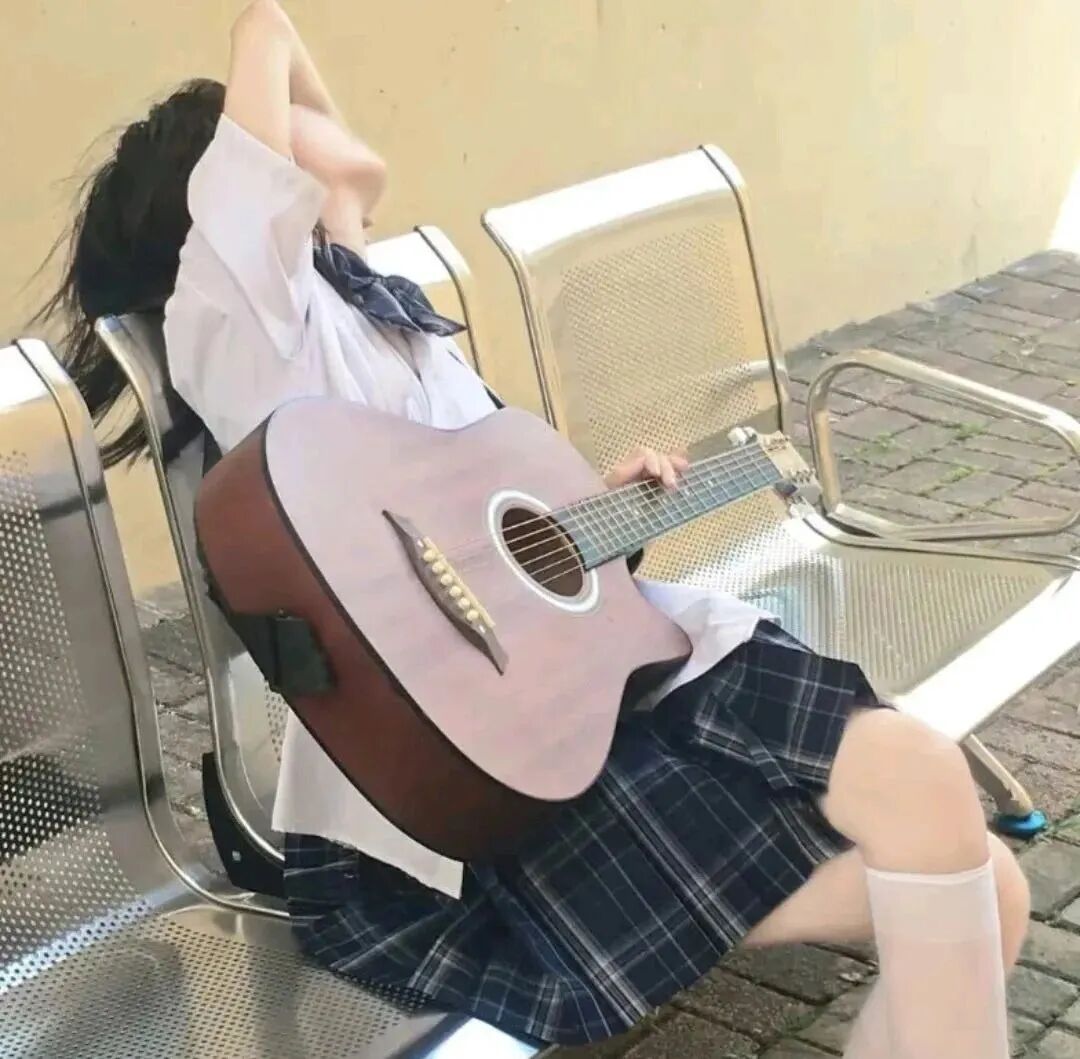 吉他学院风不露脸女生头像
