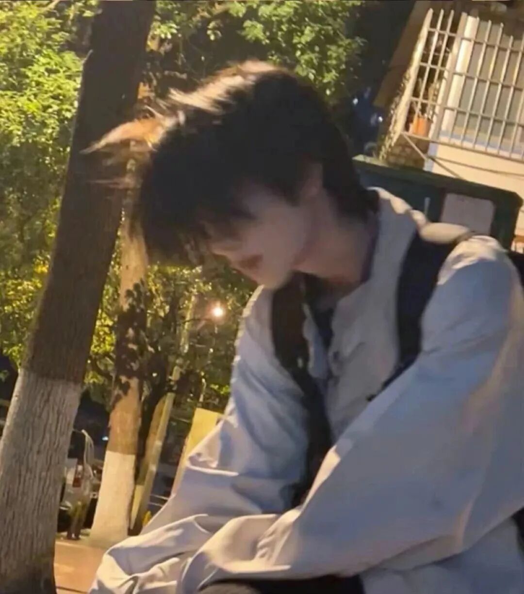 帅气侧脸男生头像