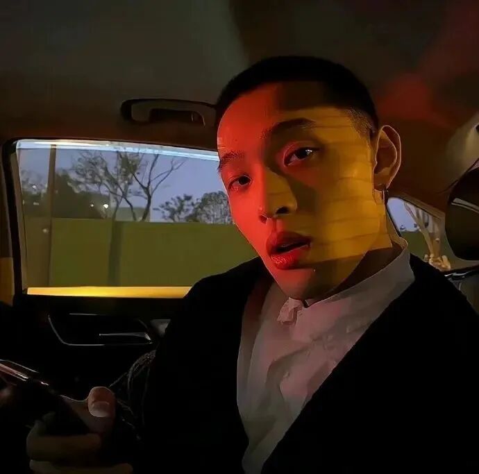 车内个性男生头像