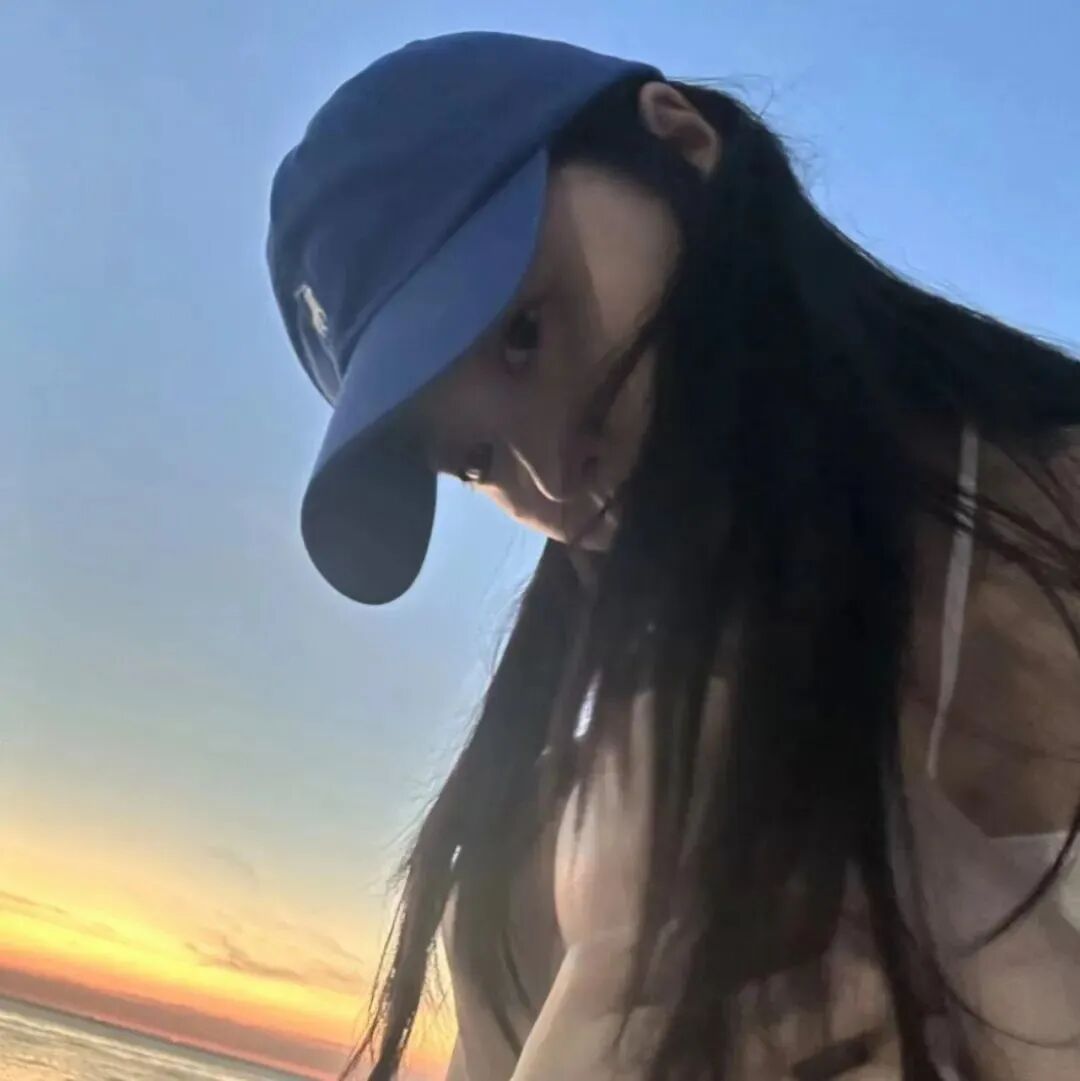 休闲氛围感女生头像