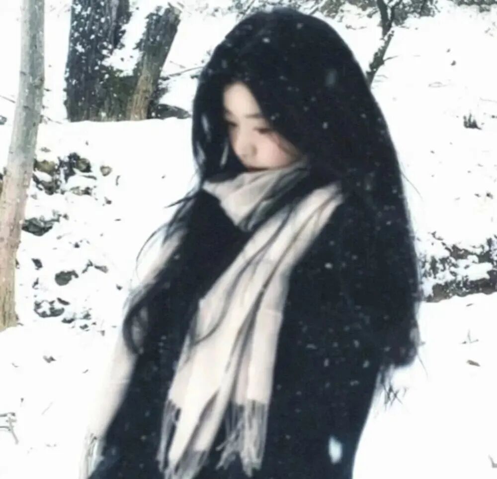 冬天氛围感侧脸女生头像