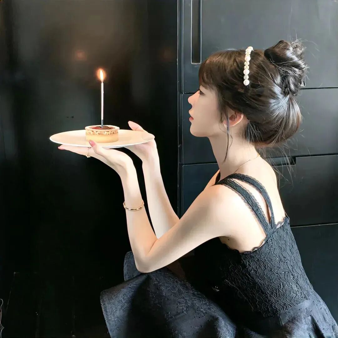生日快乐侧脸氛围感女生头像