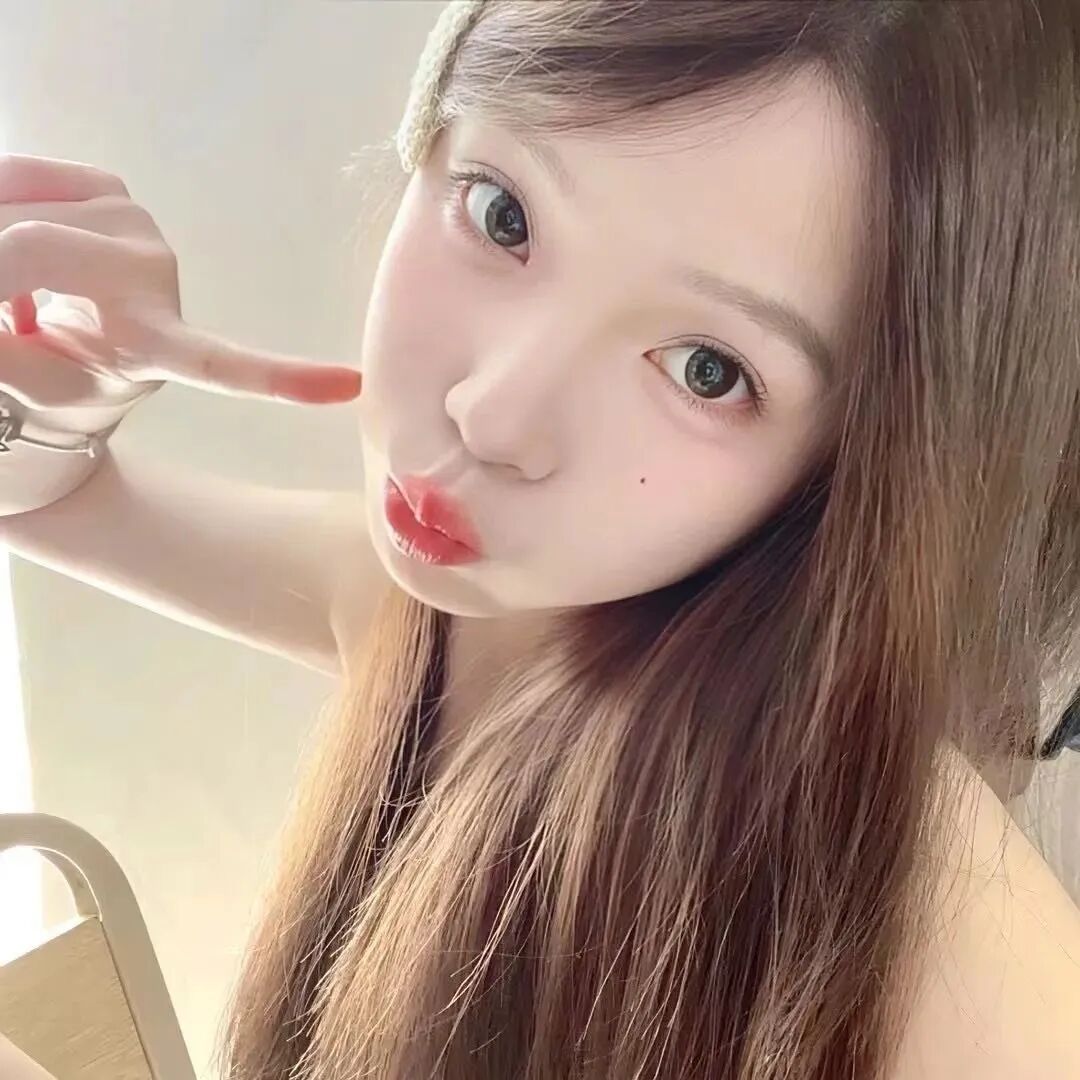 手势温柔女生头像