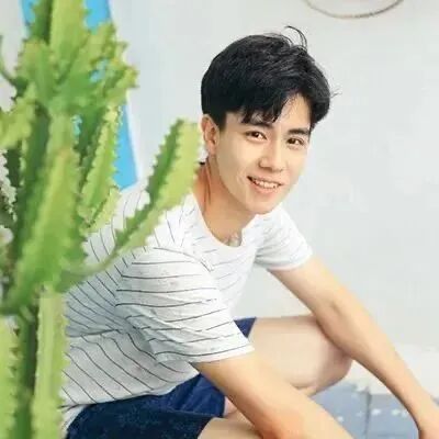 小清新爱笑男生头像