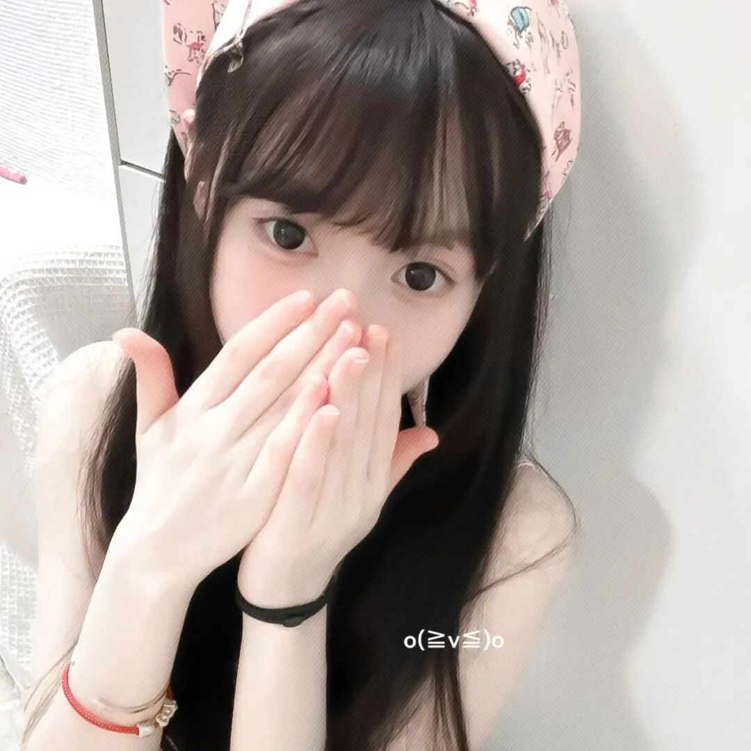 捂嘴少萝女生头像