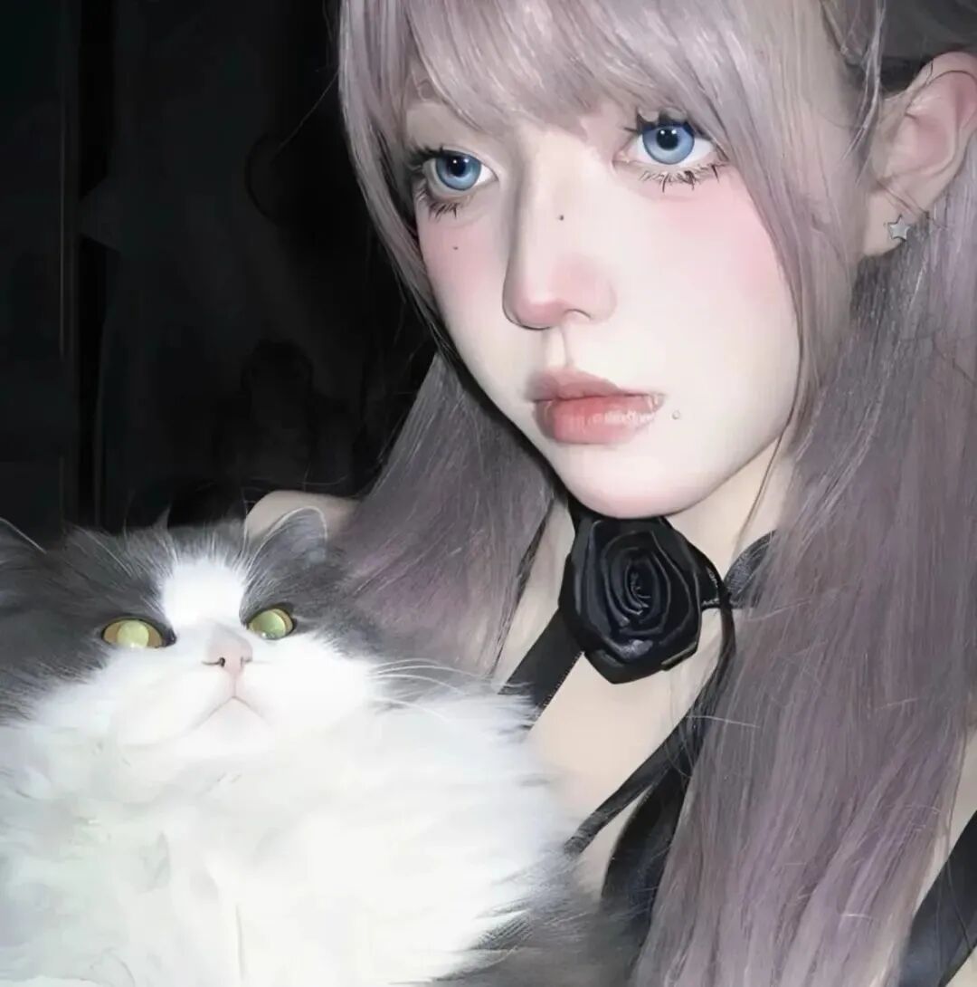 抱着猫咪纯欲女生头像