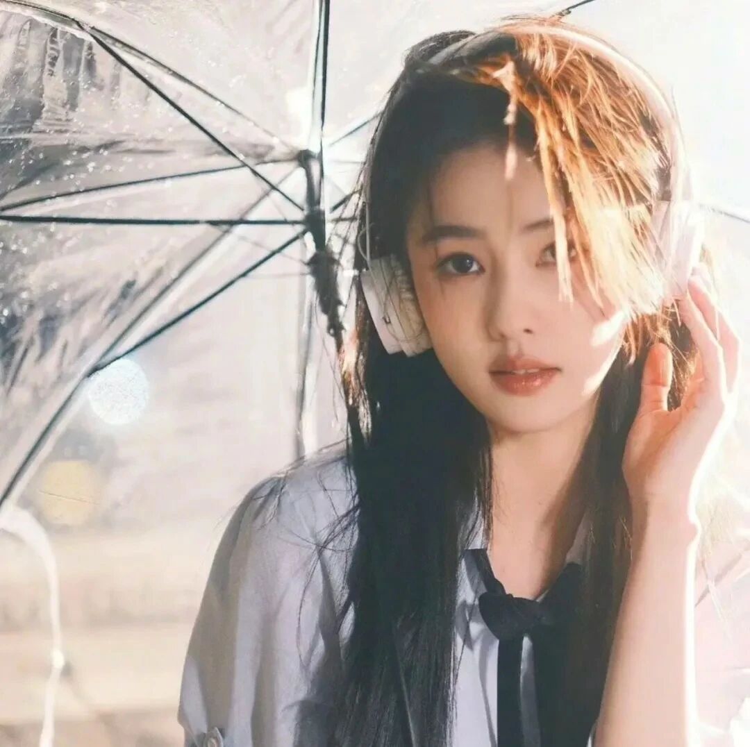 白鹿爱豆撑伞女生头像