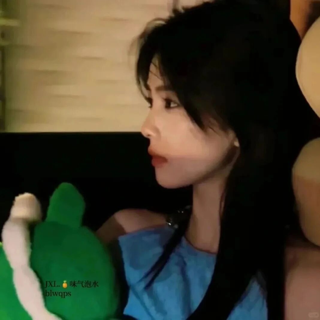 白鹿爱豆侧脸女生头像