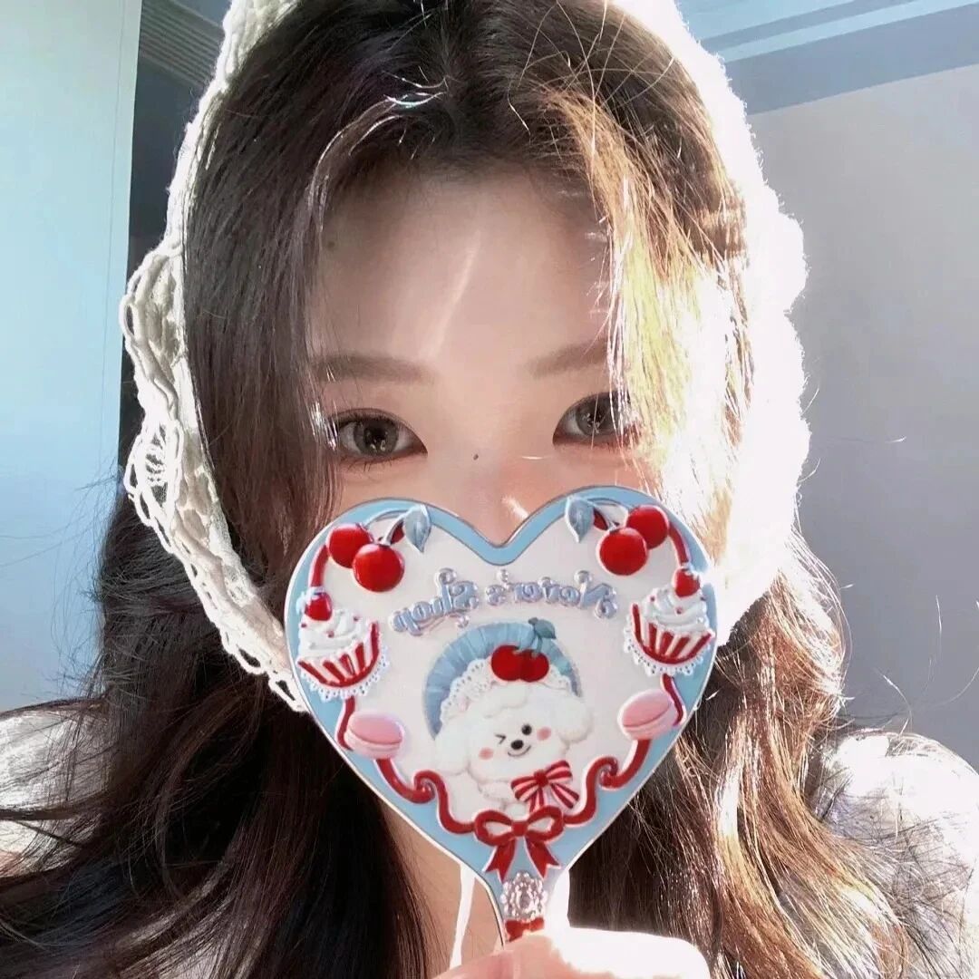 爱心甜妹女生头像