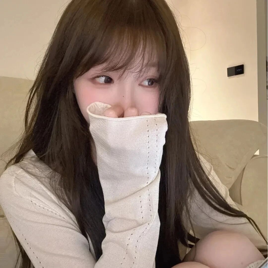 捂嘴甜妹女生头像