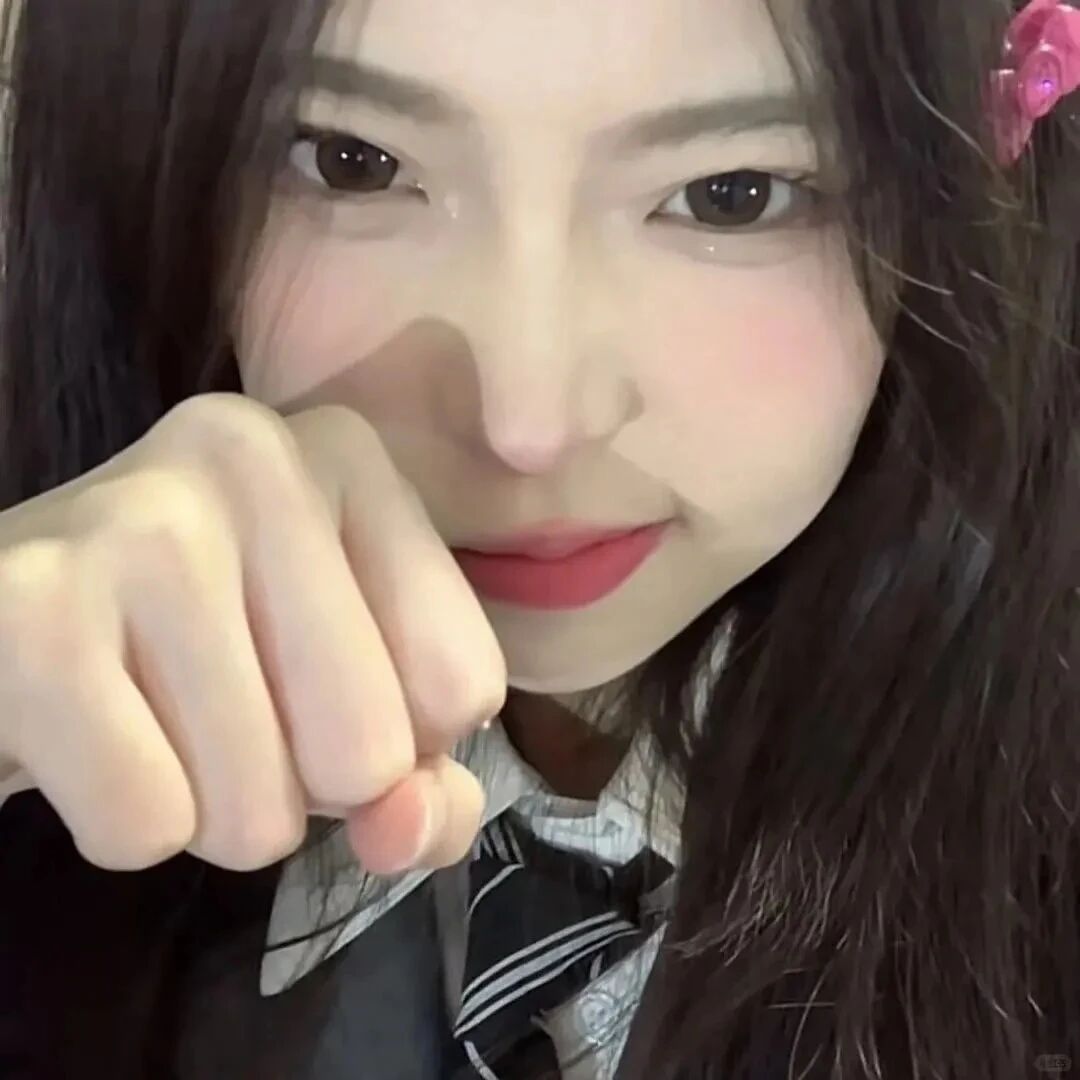 手势甜妹女生头像
