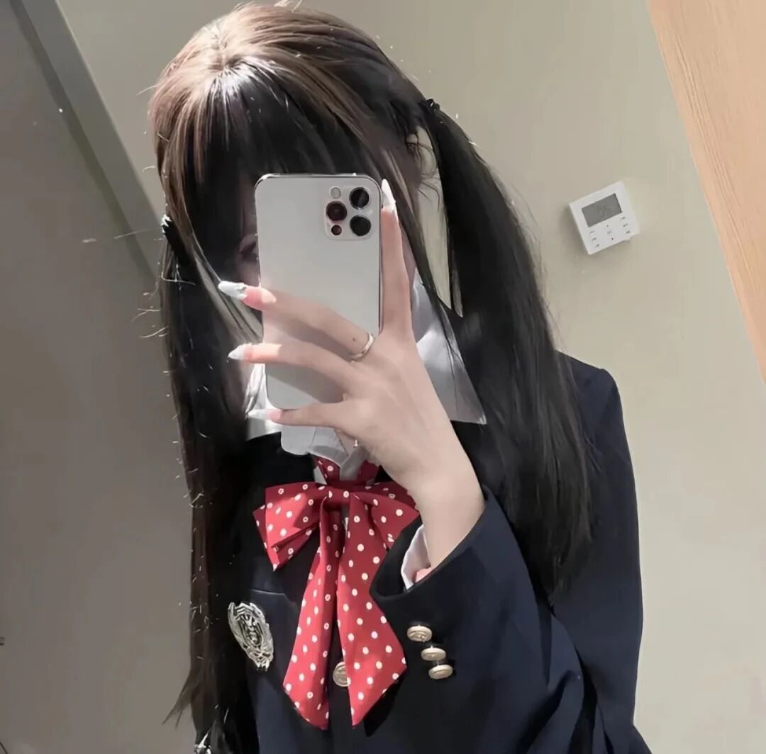 自拍手机少萝不露脸女生头像