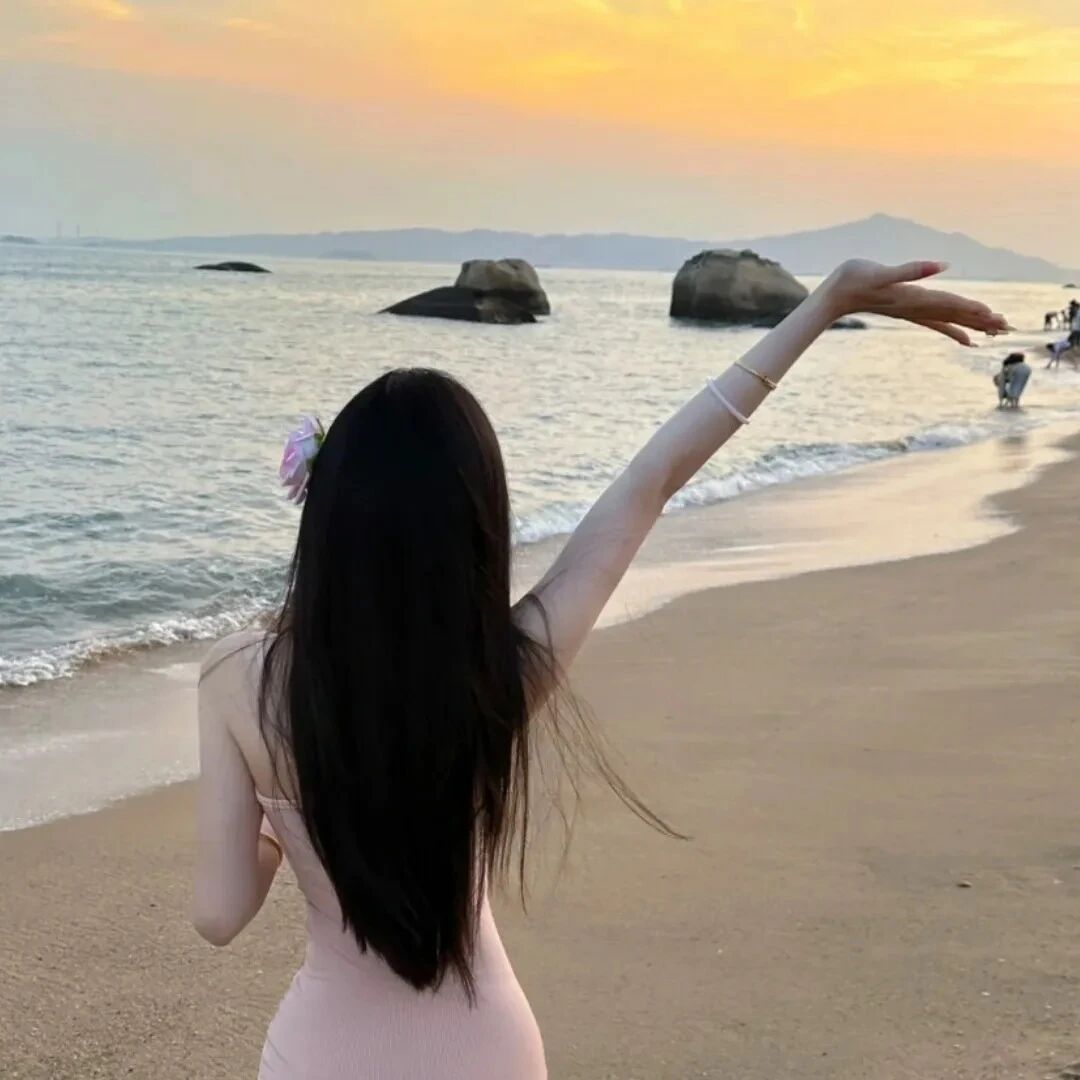 海边温柔背影不露脸女生头像