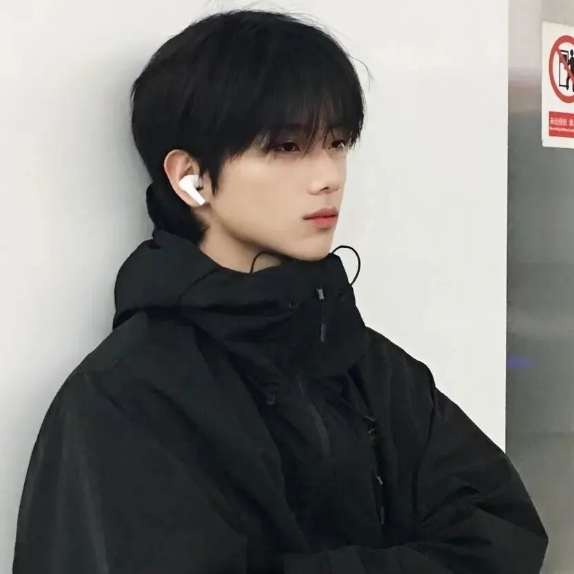 帅气侧脸男生头像