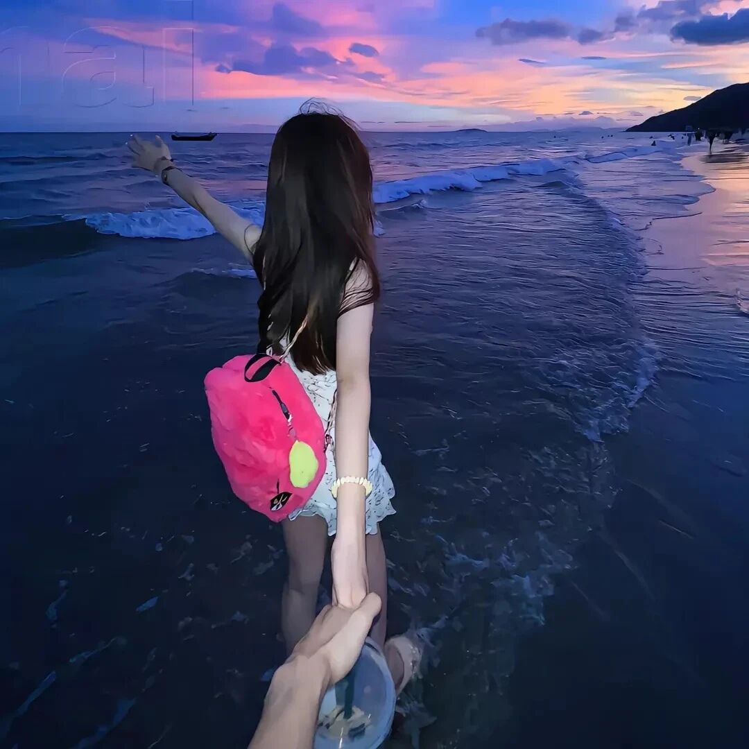 自由感海边背影不露脸女生头像