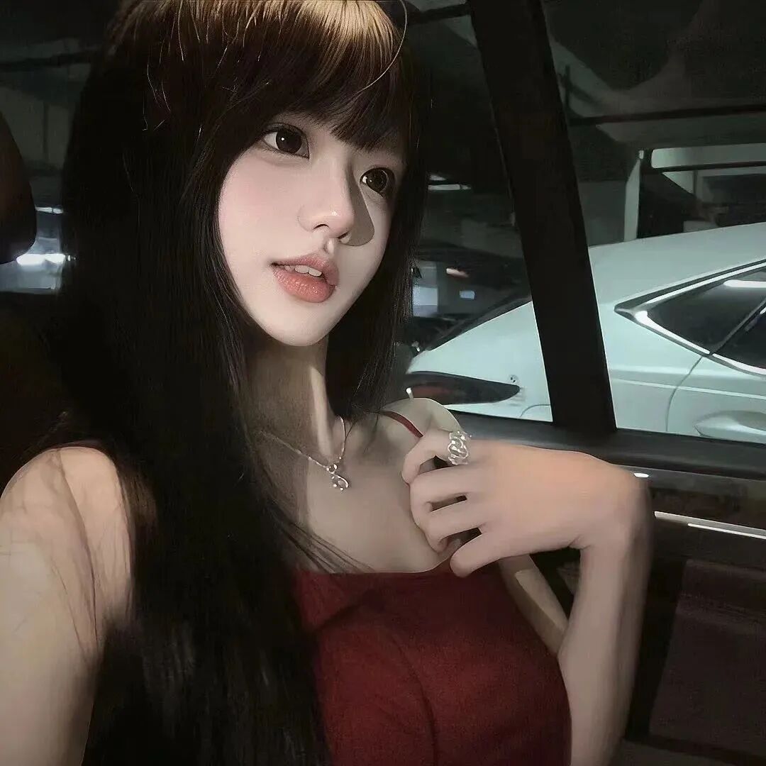 车内纯欲侧脸女生头像