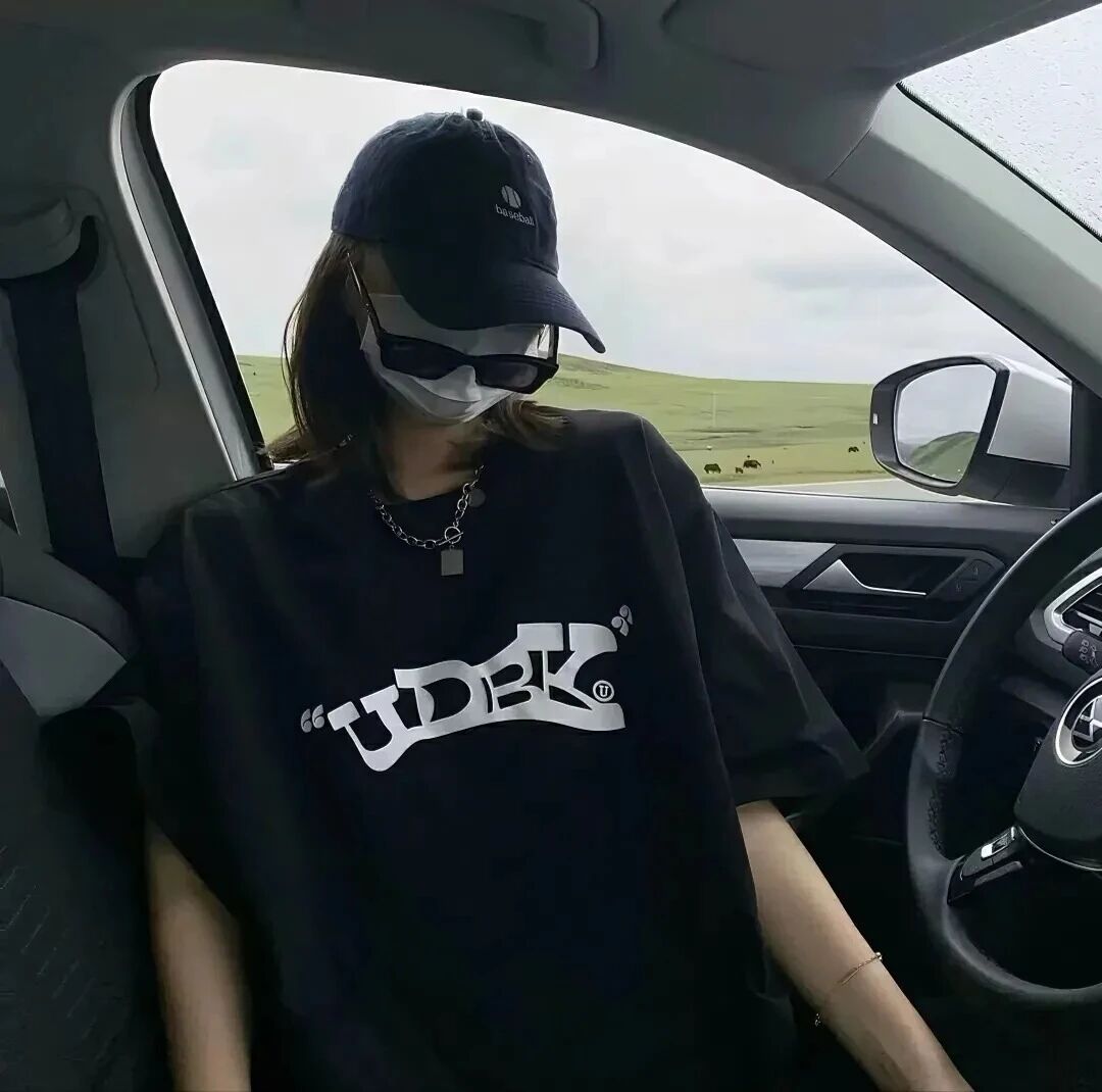 很飒墨镜不露脸女生头像