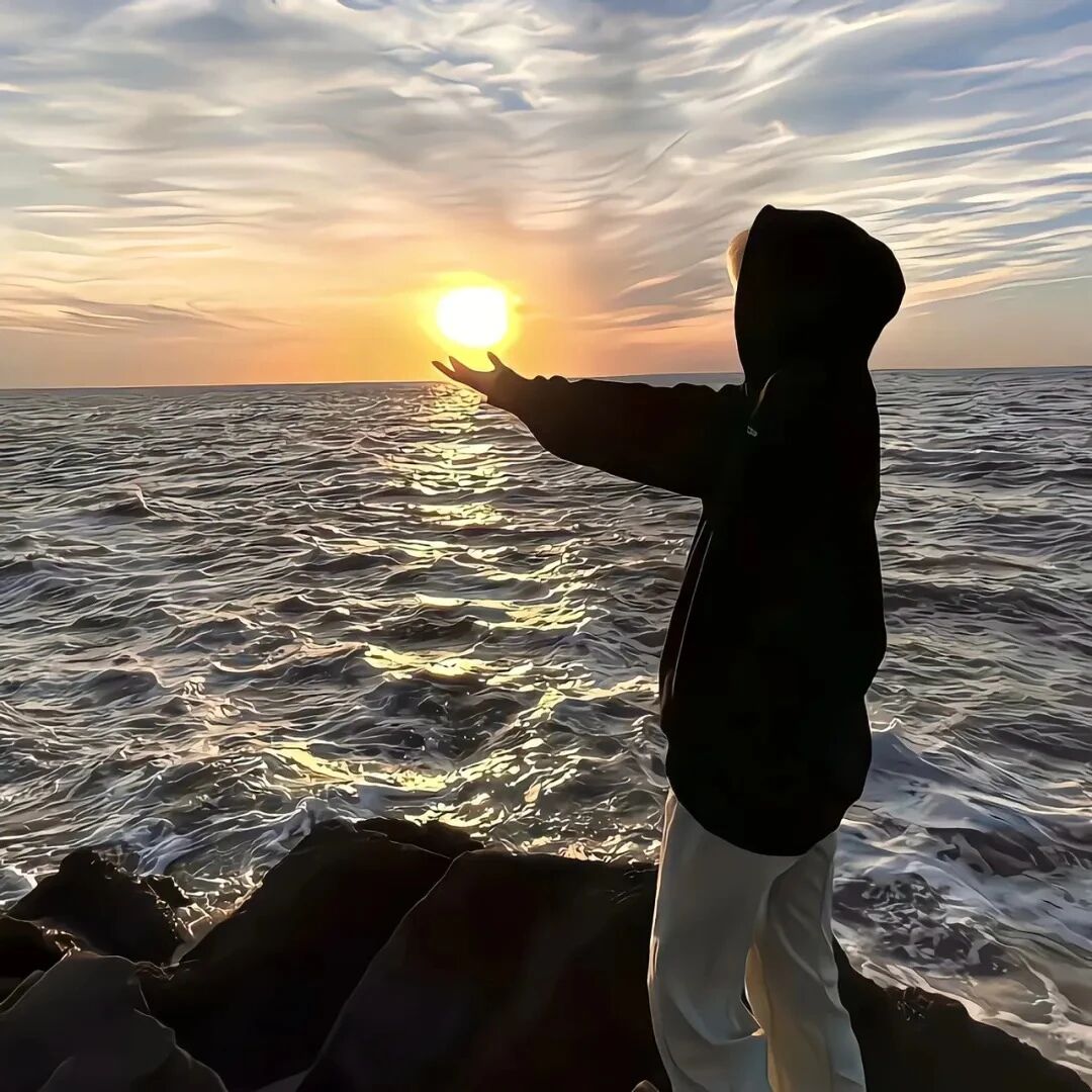 海边日落不露脸男生头像