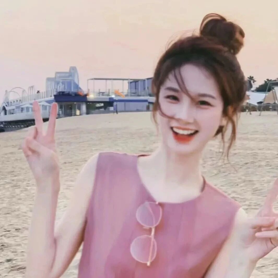 剪刀手甜妹女生头像