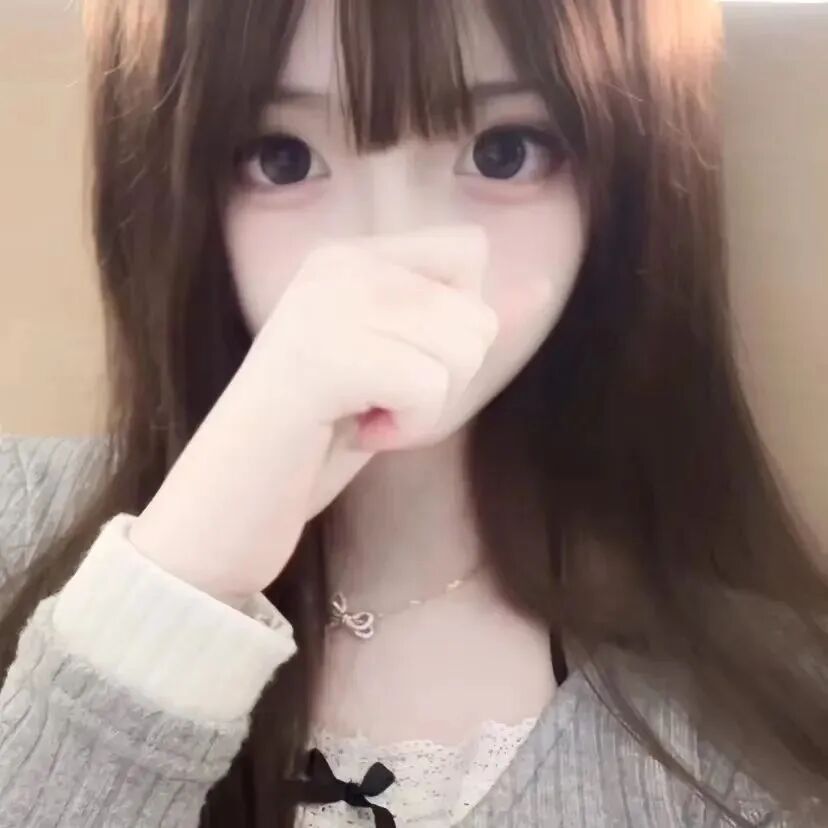 捂嘴少萝女生头像