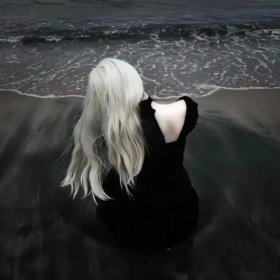 海边孤独感背影不露脸女生头像