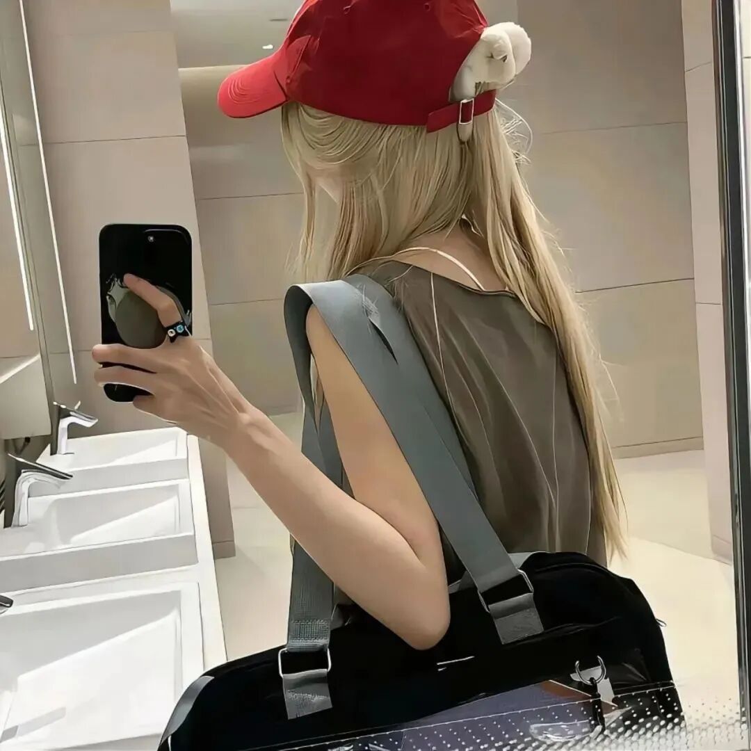 自拍手机小众背影不露脸女生头像